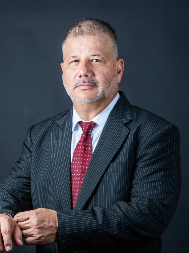 Retrato de Hugo Martínez, Director de LA Realty Group