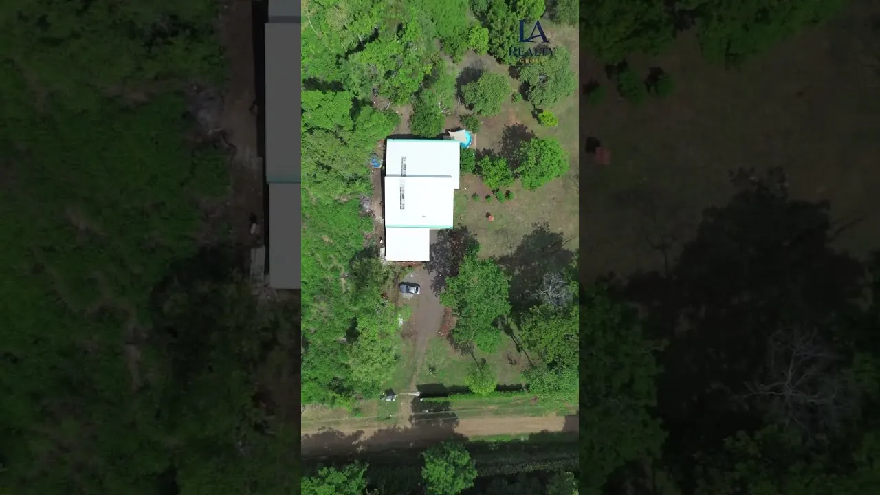 Miniatura del video: Casa de playa con bosque nativo en Tárcoles